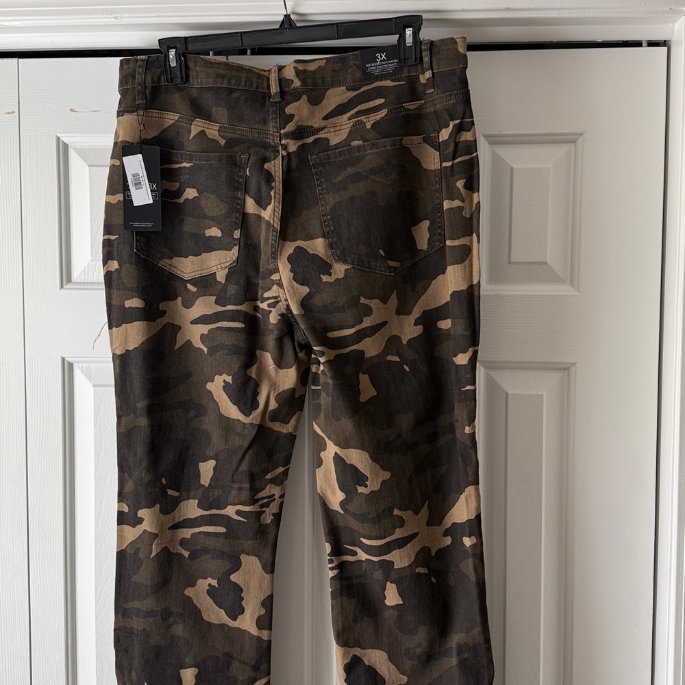 American Bazi Camouflage Distressed Wide-Leg Cargo Jeans - Brown/Black. - Picture 4 of 6